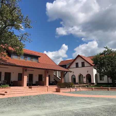 Tuenderkert Panzio Orseg Bed & Breakfast Viszak