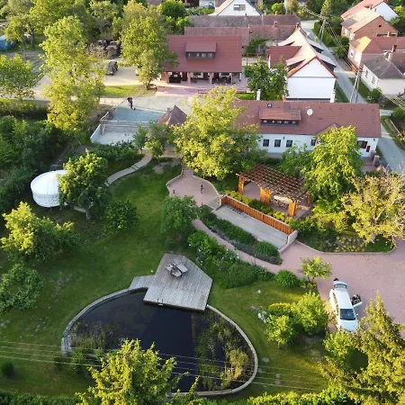 Tuenderkert Panzio Orseg Viszak