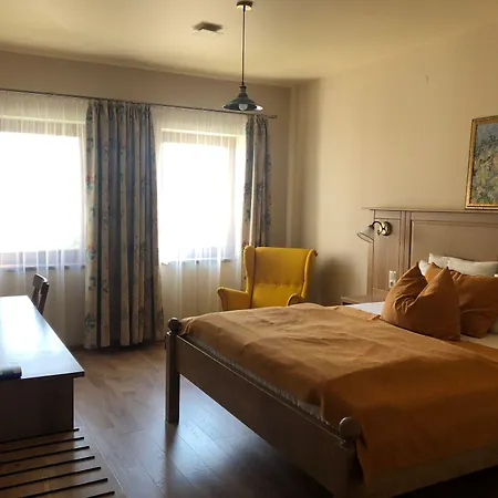 Tuenderkert Panzio Orseg Bed & Breakfast