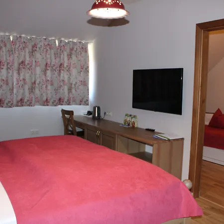 Tuenderkert Panzio Orseg Bed & Breakfast